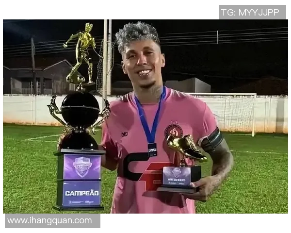 足球明星喜结良缘正式宣布婚讯引发球迷热议与祝福