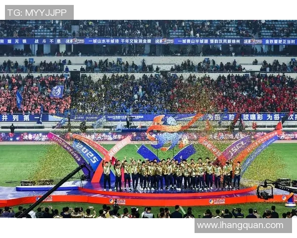 南京足球队在城市联赛中以63分稳居榜首展现强劲实力